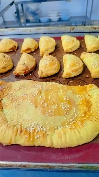 Empanadas con ajonjolí · Dulce Motivo CR, Orotina
